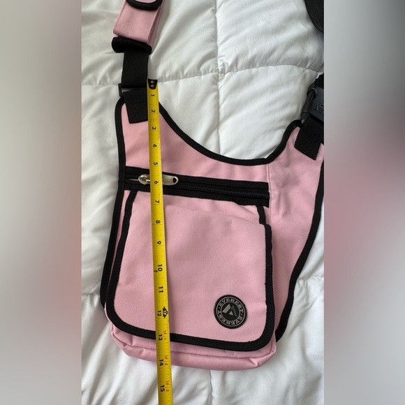 Everest Messenger Bag Medium Pink - Picture 9 of 16